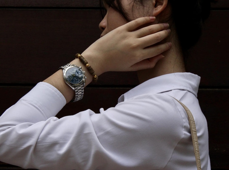 Đeo vòng phong thuỷ tay nào?